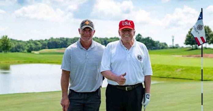 Brett Favre respalda a Trump como presidente