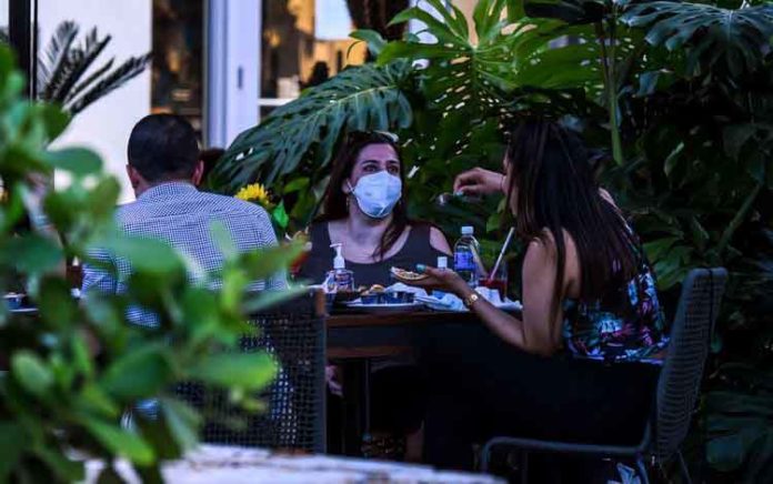 Restaurantes en la Ciudad de Miami pueden operar al 100% de su capacidad