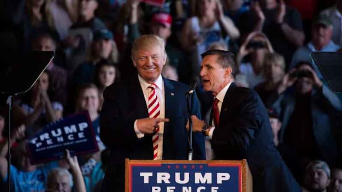 Donald Trump indulta al exasesor de Seguridad Nacional, Michael Flynn