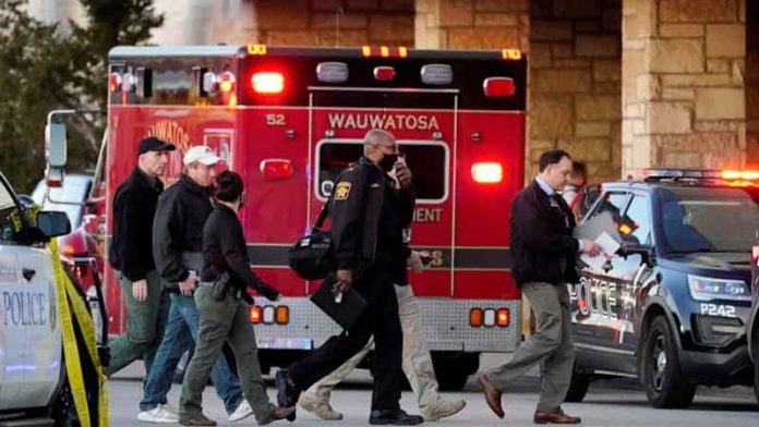 Tiroteo en un centro comercial de Wisconsin deja 8 heridos; sospechoso 