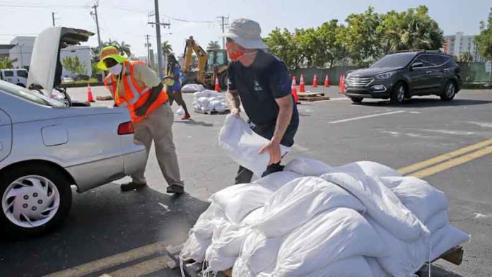 El sur de Florida se prepara para la llegada de la tormenta tropical Eta