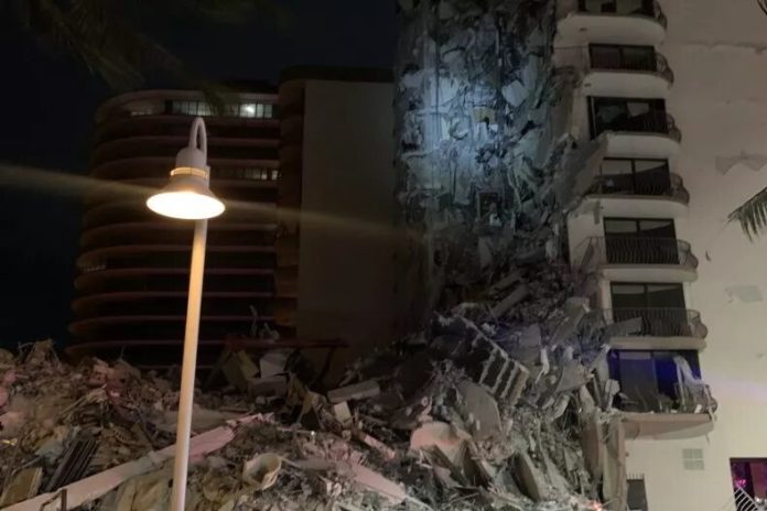 Edificio de condominios de Miami Beach se derrumba, una persona muerta