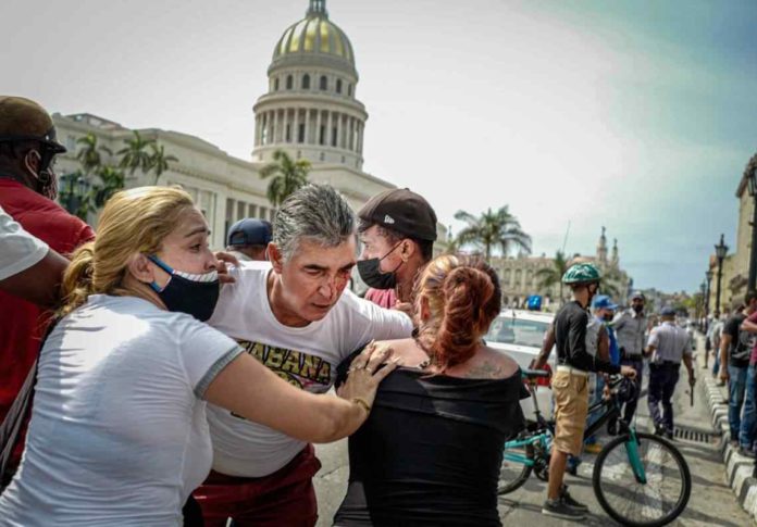 Senado de EEUU aprueba enmienda que pide acceso gratuito a internet en Cuba