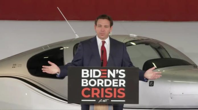 El gobernador Ron DeSantis anuncia legislación para contrarrestar la crisis fronteriza de Biden