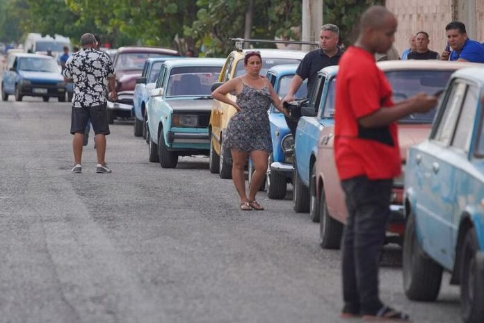 Escasez de combustible en Cuba debido a que naciones proveedoras no entregan, dice Díaz-Canel
