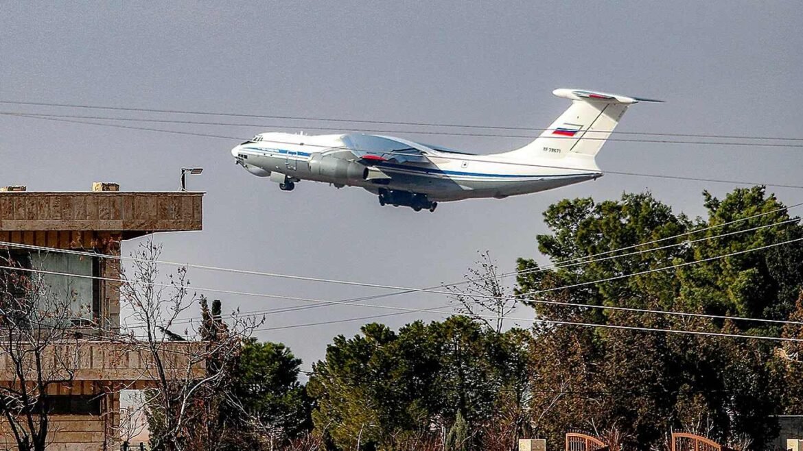 Avión ruso Ilyushin Il-76 sancionado aterrizando en base militar de Cuba